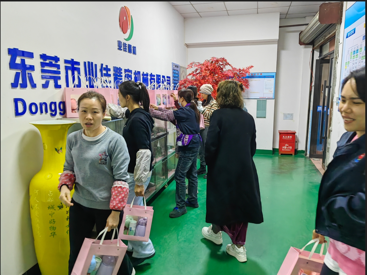 女神節(jié)，東莞市業(yè)佳精密機械為全體女職工準(zhǔn)備的心意